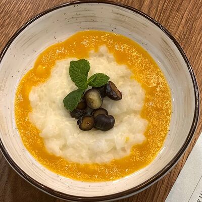 Каша рисовая с манго и свежими ягодами в ILZI по цене 370 ₽