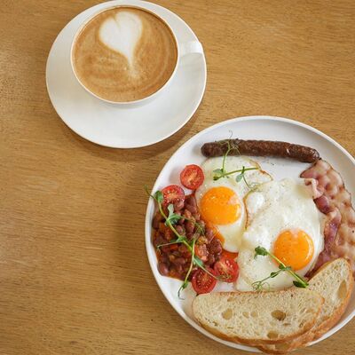 Английский завтрак + капучино в ProЗёрна по цене 470 ₽