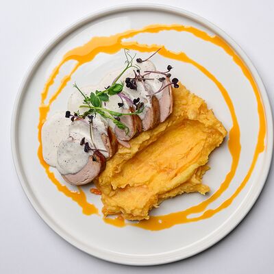 Вырезка свиная в беконе в Bronze lion по цене 700 ₽