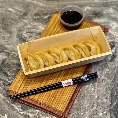 Гёдза со свининой в Лапшичная по цене 300 ₽