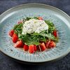 Салат страчателла с томатами в Кафе Biscuit по цене 990