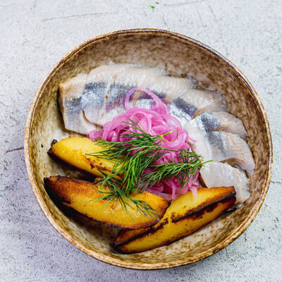 Олюторская сельдь с печеным картофелем в Edateca по цене 550 ₽