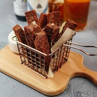 Ржаные гренки с сыром и чесночным соусом в Дункан