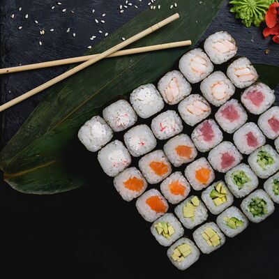 Хосомаки сет в Caviar Rolls по цене 1530 ₽