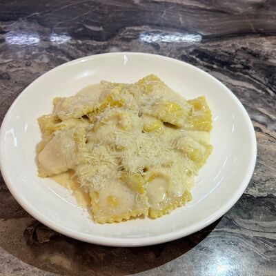 Равиоли (три сыра) в Sopranos по цене 530 ₽