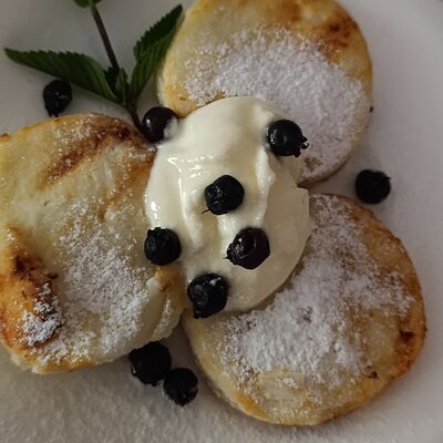 Сырники со сметаной и сахаром в Авеню по цене 210 ₽