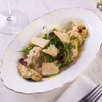 Запеченные артишоки с пармезаном и трюфельным маслом в Лобби бар по цене 900 ₽