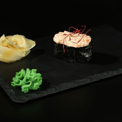 Гункан с лососем в Танояки по цене 200 ₽