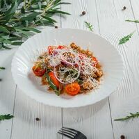 Салат с индейкой по-кавказски в Libre Bar