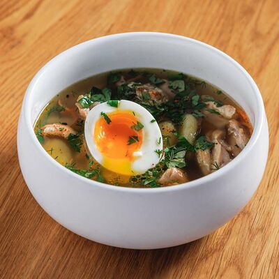 Куриный суп с цыплёнком и ньокки в 321 Club by Novikov по цене 480