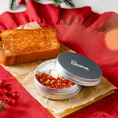 Бриошь со взбитом маслом и икрой кеты в Гости по цене 790 ₽