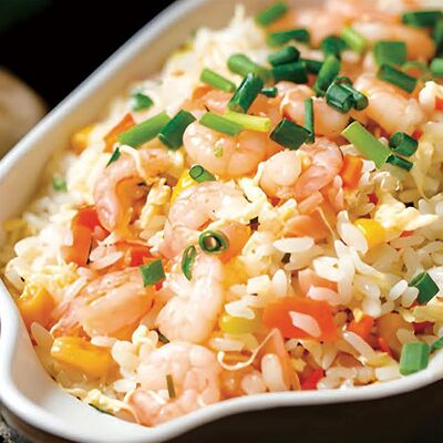 Р4 Жареный рис с креветками 虾仁炒饭 в Charlie tea по цене 580 ₽