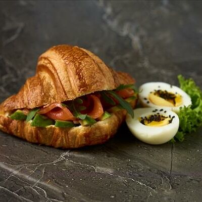 Круассан с авокадо в Семейная пекарня Кривоноговых по цене 470 ₽