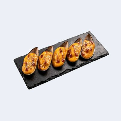 Запечённые мидии в ракушках со спайси-соусом в Люля 58 по цене 649 ₽