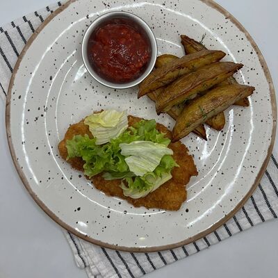 Куриный шницель с картофельными дольками в ZEBRA по цене 460 ₽