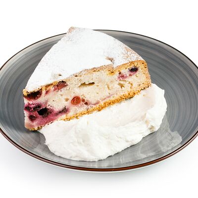 Домашний пирог с ягодой и кокосовым кремом в Хинкали Хо по цене 310 ₽