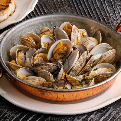 Соте вонголе в сливочном соусе в Ginza по цене 2990 ₽