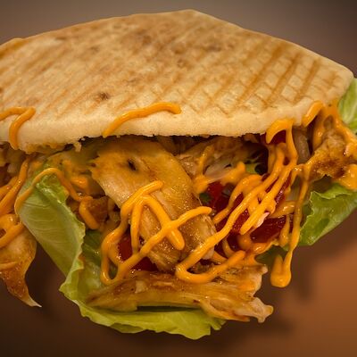 Классическая шаурма в пите в Вкусно у араба по цене 444 ₽