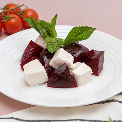 Свекла с брынзой в Вкусно как у бабушки по цене 215 ₽