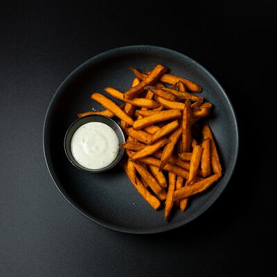 Батат фри с соусом ранч в Loft по цене 500 ₽