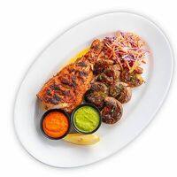 Окунь с канарским картофелем в Fisha Raw Bar & Grill