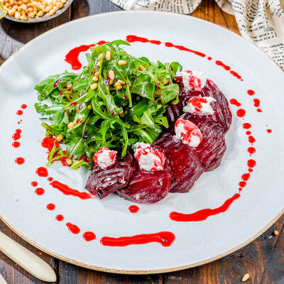 Салат из свеклы с козьим сыром в Роял Палас по цене 640 ₽