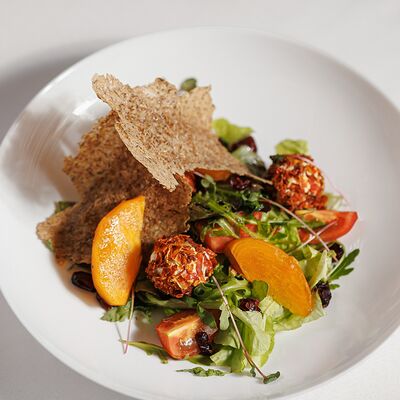 Салат с хурмой, творожным сыром и гречневым чипсом в Four по цене 540 ₽