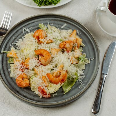 Салат Цезарь с креветками в Balance cafe по цене 931 ₽