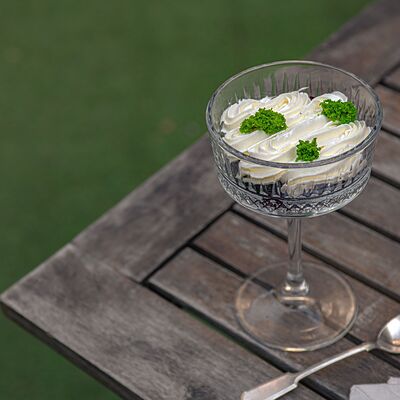 Домашний сметанный десерт с жимолостью в Эка по цене 540 ₽