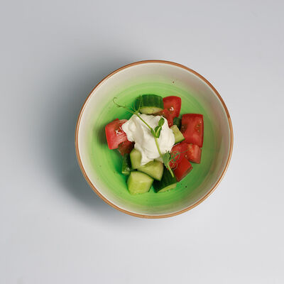 Салат овощной со сметаной 0,150 в Семейный ресторан Tiki&Taki по цене 150 ₽