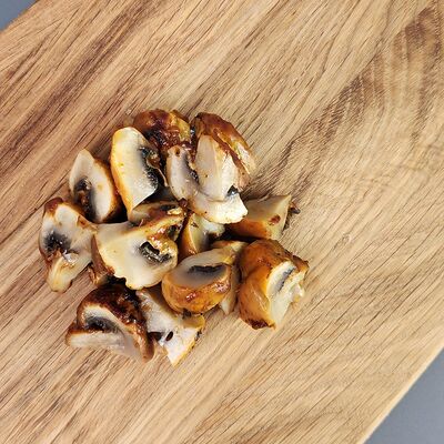 Грибы в Мужчина готовит по цене 70 ₽