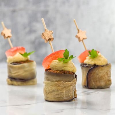 Канапе из фалафеля и томатов конкассе в MOSCOW FOOD Кейтеринг по цене 1630 ₽