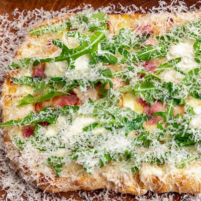 Пицца Бекон, страчателла и руккола в Галки по цене 1250 ₽