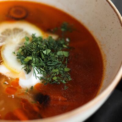 Солянка в Блиныпицца по цене 570 ₽