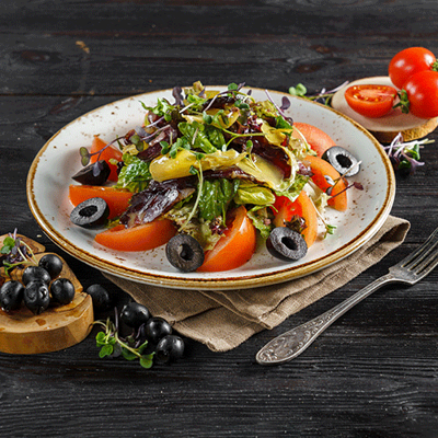 Салат с национальным казылыком в ИТЛЕ Стейк-кафе Halal по цене 475