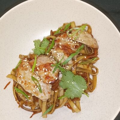 Удон с курицей в Сытый мишка по цене 370 ₽