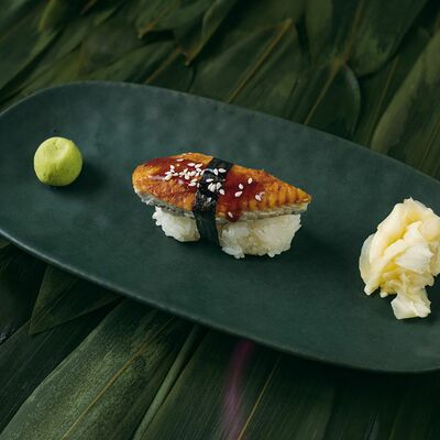 Угорь суши в Sushi lovers по цене 340 ₽