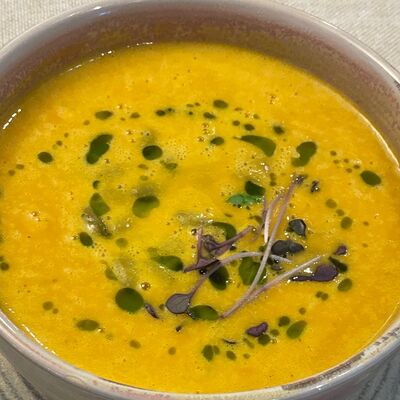 Крем-суп из тыквы с крабом в Burgers and Crabs по цене 670 ₽