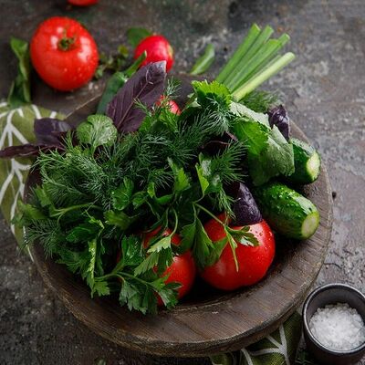 Сезонные овощи и зелень в Баклажан в ТЦ 