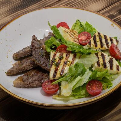 Салат с рибаем и домашним сыром в Ресторан Мангал по цене 1050 ₽