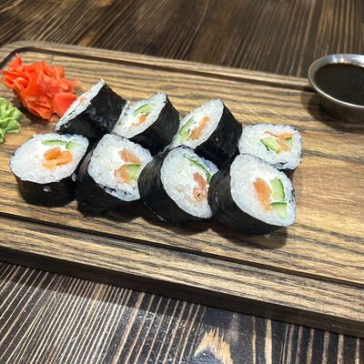 Ролл с лососем сыром и огурцомв Бардак Бар по цене 580 ₽