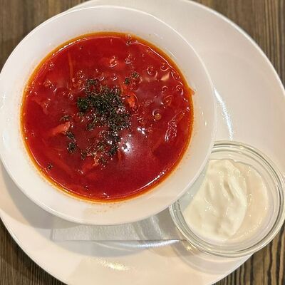 Борщ с говядиной в Винъярд по цене 350 ₽