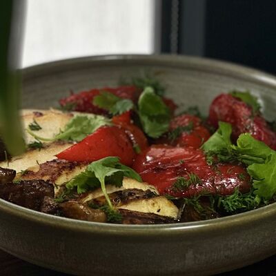 Курица гриль с овощами в Реган по цене 670 ₽