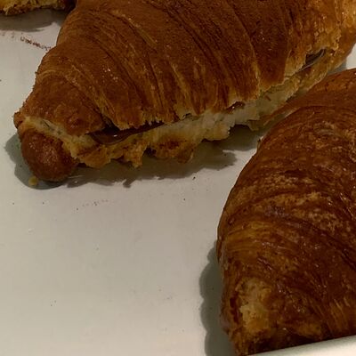 Круассан с шоколадом в Hrum Biscuits по цене 260 ₽