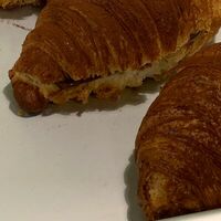 Круассан с шоколадом в Hrum Biscuits