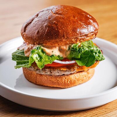 Чизбургер в 321 Club by Novikov по цене 930