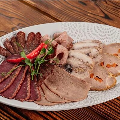 Доска фирменных мясных деликатесов в Arnamal по цене 1230 ₽