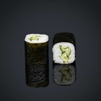 Классика с огурцом в Sushi Boom