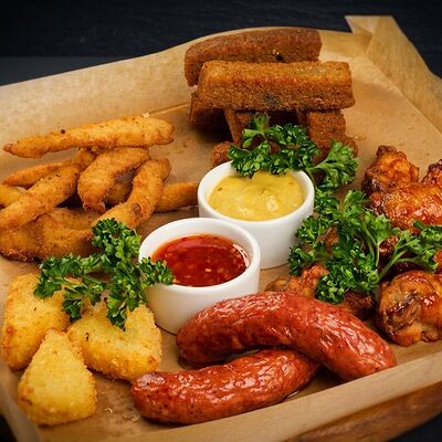 Пивное плато №2 (блюдо на двоих) в Легенда по цене 1550 ₽