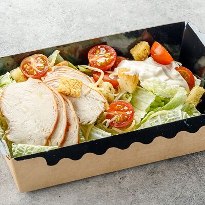 Салат Цезарь с курицей премиум в Европа по цене 250 ₽